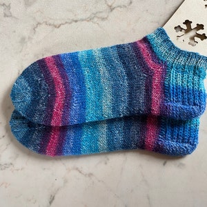 Handgestrickte Sneakersocken in Größe 38/39 Bild 1