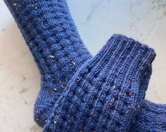 Handgestrickte Wollsocken in verschiedenen Größen, Bündchen für Diabetiker geeignet.