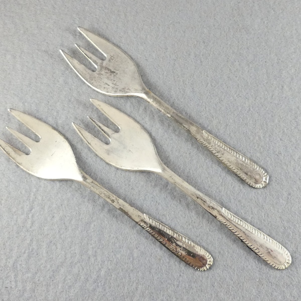 Silver Plated Oyster Forks Set of 3 Matching Vintage Seafood Cocktail Three Prongs Fork Cutlery Flatware Silverware BRAMA EP on zinc England