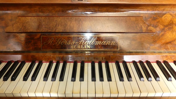 Outstanding Antique Gors and Kallmann Berlin Upright Piano C1911