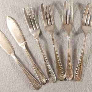 Matching Set of 6 Silver Plated Cutlery 4 Dessert Forks 2 Butter Knife Spreader Art Deco Vintage Tea Breakfast Flatware Silverware EPNS