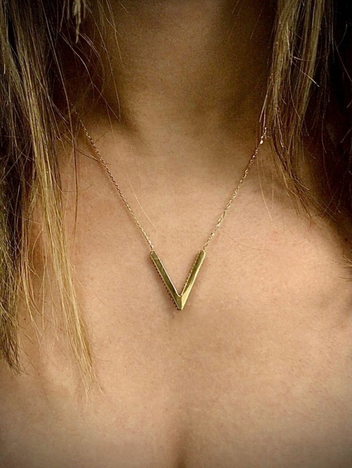 14kt Yellow Gold V Charm Women's Initial Necklace With Thin Gold Chain