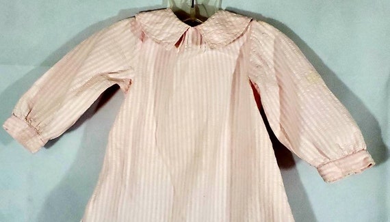 Vintage 1940s 1950s Baby Romper Girls Pink Seersu… - image 1