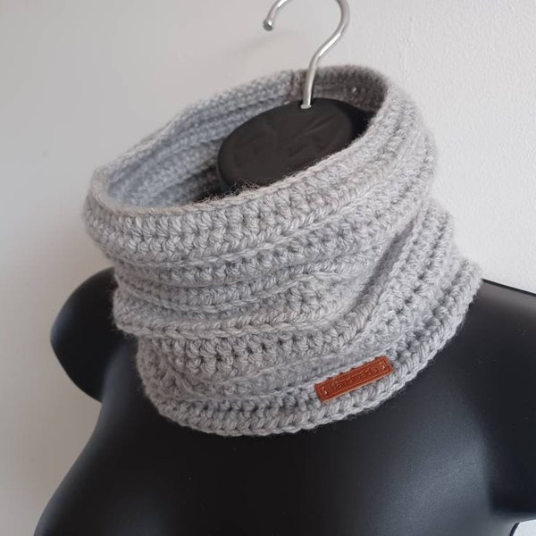 Handmade cowl scarf snood in chunky grey yarn unisex winter warm cosy soft teen adult