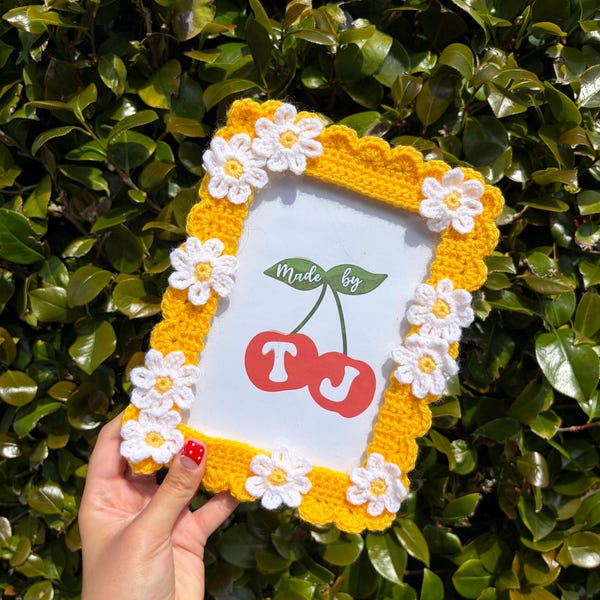 5 x 7 Handmade Crocheted Daisy Photo Frame – Yellow Cottage Core Decor