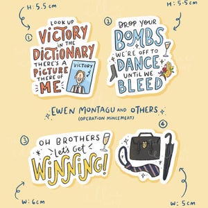 以下が含まれることがあります： テキストとイラストが描かれた4つのカラフルなステッカー。1つは「Look up Victory in the Dictionary」と書かれ、写真が添えられています。もう1つは「Drop your bombs, we're off to dance until we bleed」と書かれています。3つ目は「Oh brothers, let's get winning!」と書かれています。最後はブリーフケース、ネクタイ、傘です。