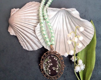 Lily of the valley necklace with light green pearlized beads