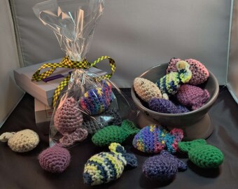 Juguetes de ganchillo con forma de pez y hierba gatera (paquete de 3) - Colores aleatorios