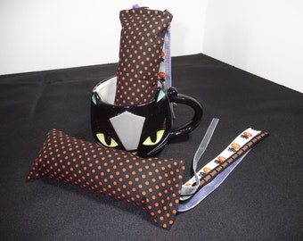 Pateador de gatos con hierba gatera de temporada espeluznante