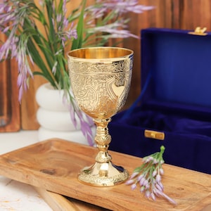 Personalisierte handgemachte Messing Becher Kommunion Tasse handgemachte Weinglas Geschenk für Hochzeit Gothic römischen Kelch Weinglas mit origineller Geschenkbox