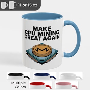 Pode incluir: Caneca de cerâmica branca com borda e alça azuis. A caneca apresenta um gráfico preto de um chip de computador com uma moeda de ouro Monero no topo. O texto "MAKE CPU MINING GREAT AGAIN" é impresso em preto acima do chip. A caneca está disponível em tamanhos de 11 ou 15 onças.