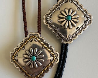 Zilveren Southwestern Squash Flower Square Diamond Style Bolo Tie Echt Leer Faux Turquoise Handgemaakte Stropdas Ketting Cowgirl Cowboy Uniek