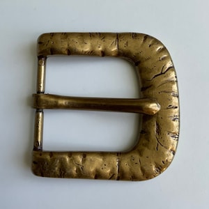 Made in Spain.Solid end-bar belt buckle.Vintage,handbeaten aesthetic.Old Brass