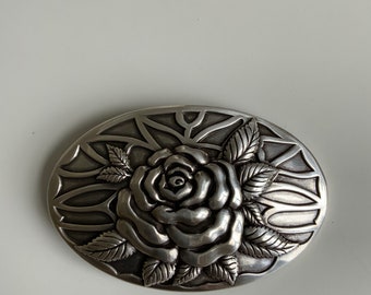 Polished Silver Rose Belt Buckle with Intricate Design Background Oval Unique Rare