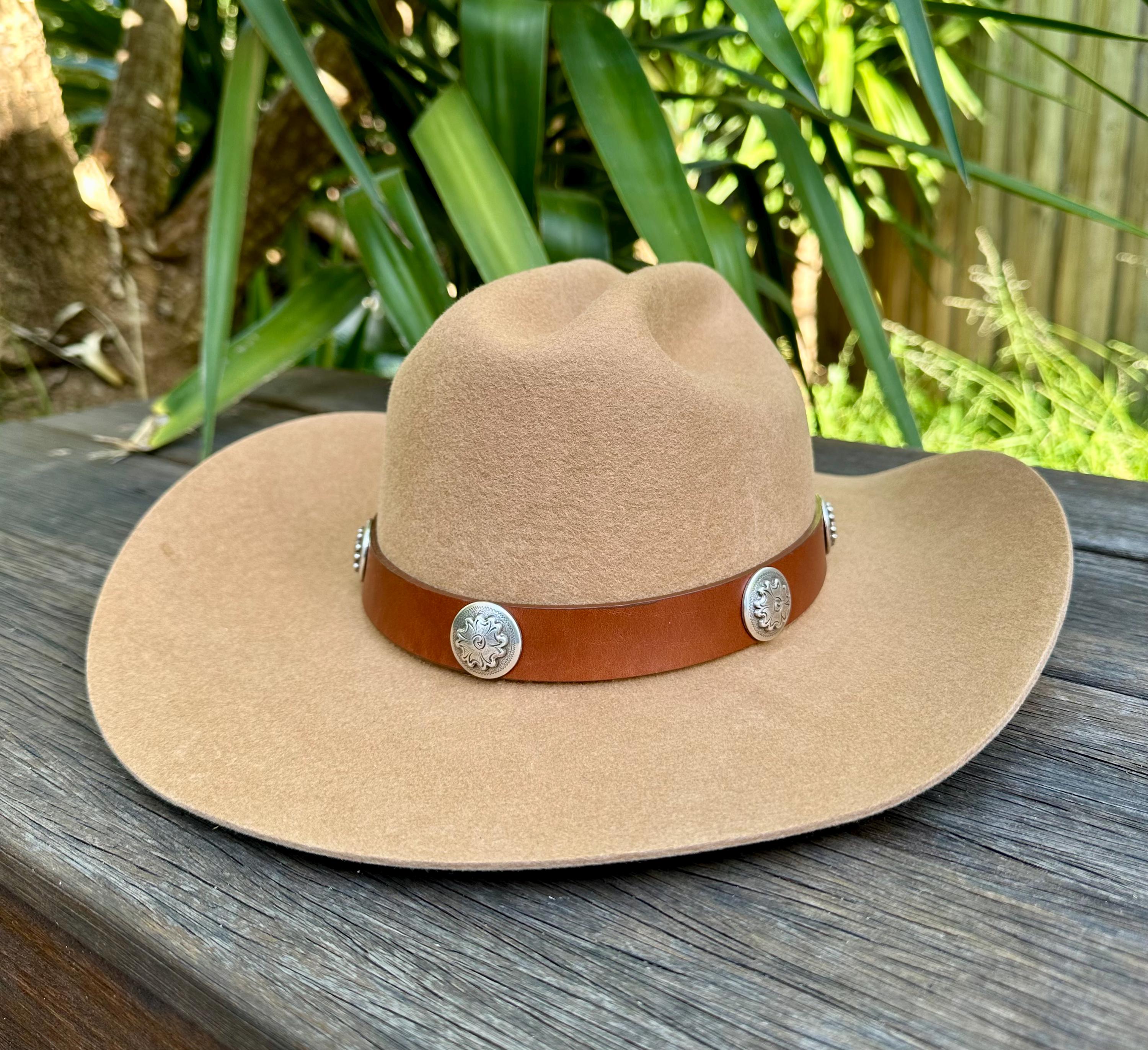 Tour de Chapeau Cuir avec conchos étoiles - Accessoires chapeaux country