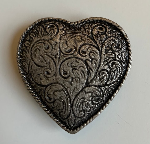 Beautiful Small Heart with Rope border and Vine L… - image 1