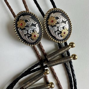 Silber und Messing Floral Western Bolokrawatte, Seil-handgemachte Krawatte Zubehör Baumwollhalskette einzigartiges Cowgirl Cowboy klassische traditionelle