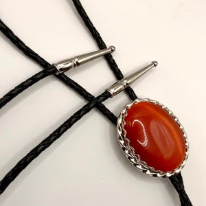 Orange Faux Edelstein-Bolo-Tie-Halskette Echtes Leder Umfunktionierte Upcycled Bolo-Tie-Lariat-Halskette Western Cowgirl Cowboy Rodeo Party