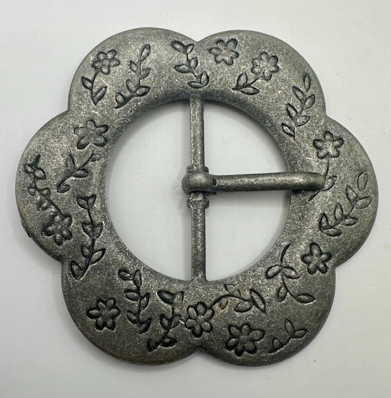 An Adorable Belt Buckle with Floral and Leaves Flower Leather Belt Buckle – Brooklyn Buckles main image 4