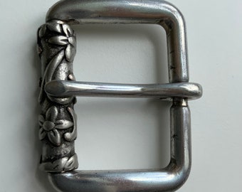 Classic End Bar Roller Belt Buckle with Floral Design Roller Light Antique Nickel