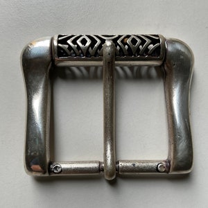 Classic,Jeans-wear belt buckle with filigreed ZigZag Chevron “roller” .Silver plated. Made in Spain. 1980s.