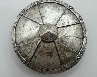 Hebilla de cinturón intercambiable vintage con escudo pequeño, redonda, desgastada, medieval, de latón antiguo. Única, de alta calidad, desgastada.