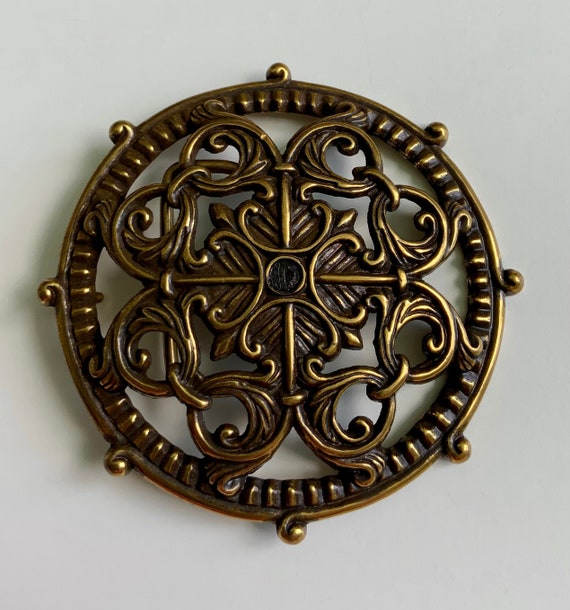 Vintage Circle Ornate Intricate Victorian Medieval Unique  display picture 1