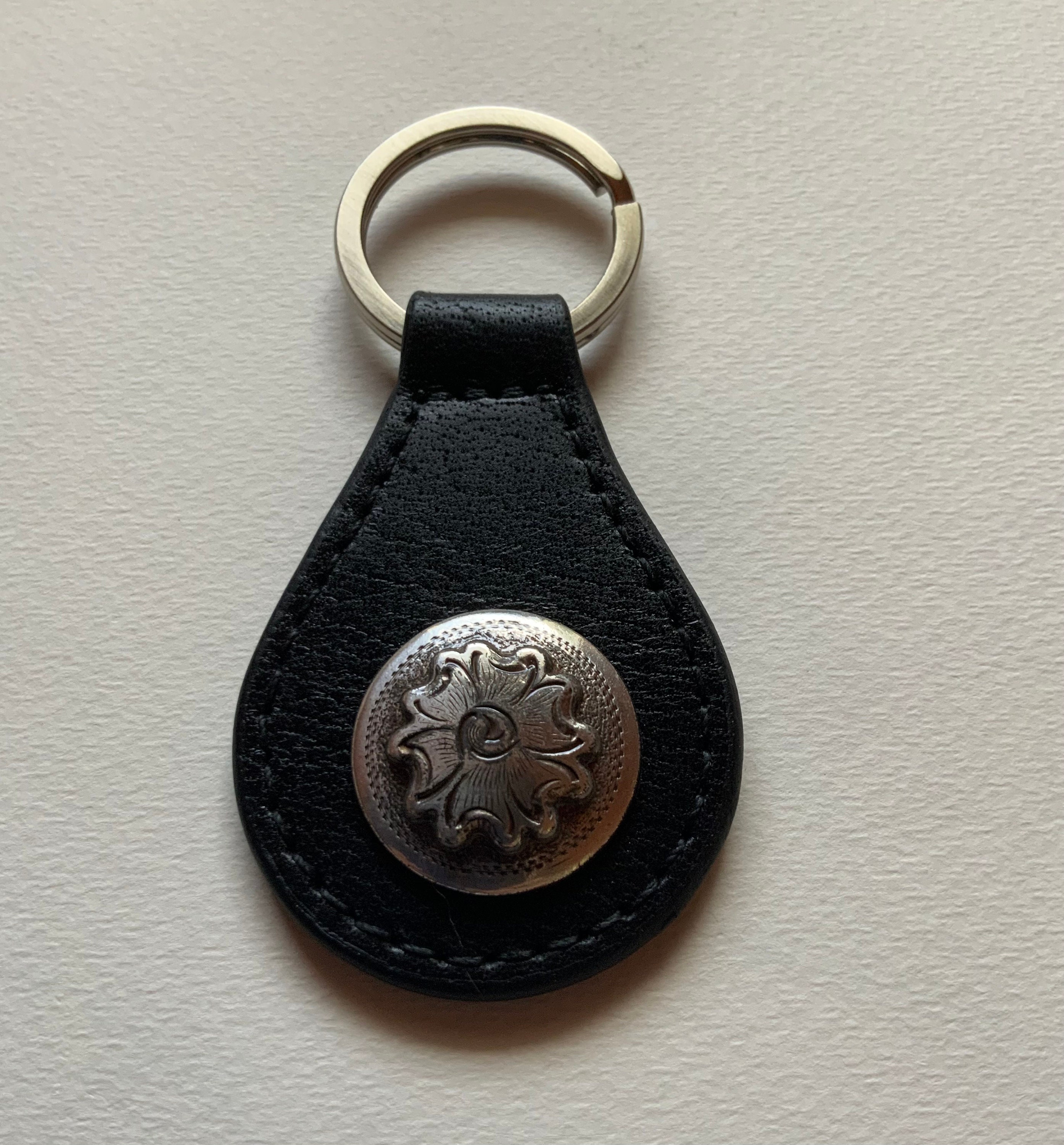 Vintage Genuine Leather Keychain Vintage Floral Circle Concho