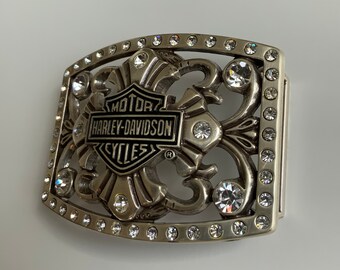 【新品】激レア　ハーレーダビットソン　バックル　スワロフスキー　バックル ハーレーダビッドソン レディース クロス ベルト バックル。シルバー