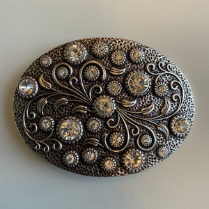 Boucle de ceinture ovale avec cristaux Swarovski et design de feuille de vigne