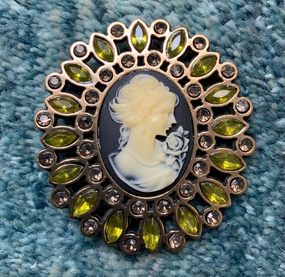 Broche Fantaisie Métal Doré Avec Strass - Style Camai, Superbe Et Brillante