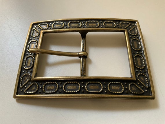 Rectangular centre bar belt buckle with oval uniq… - image 7