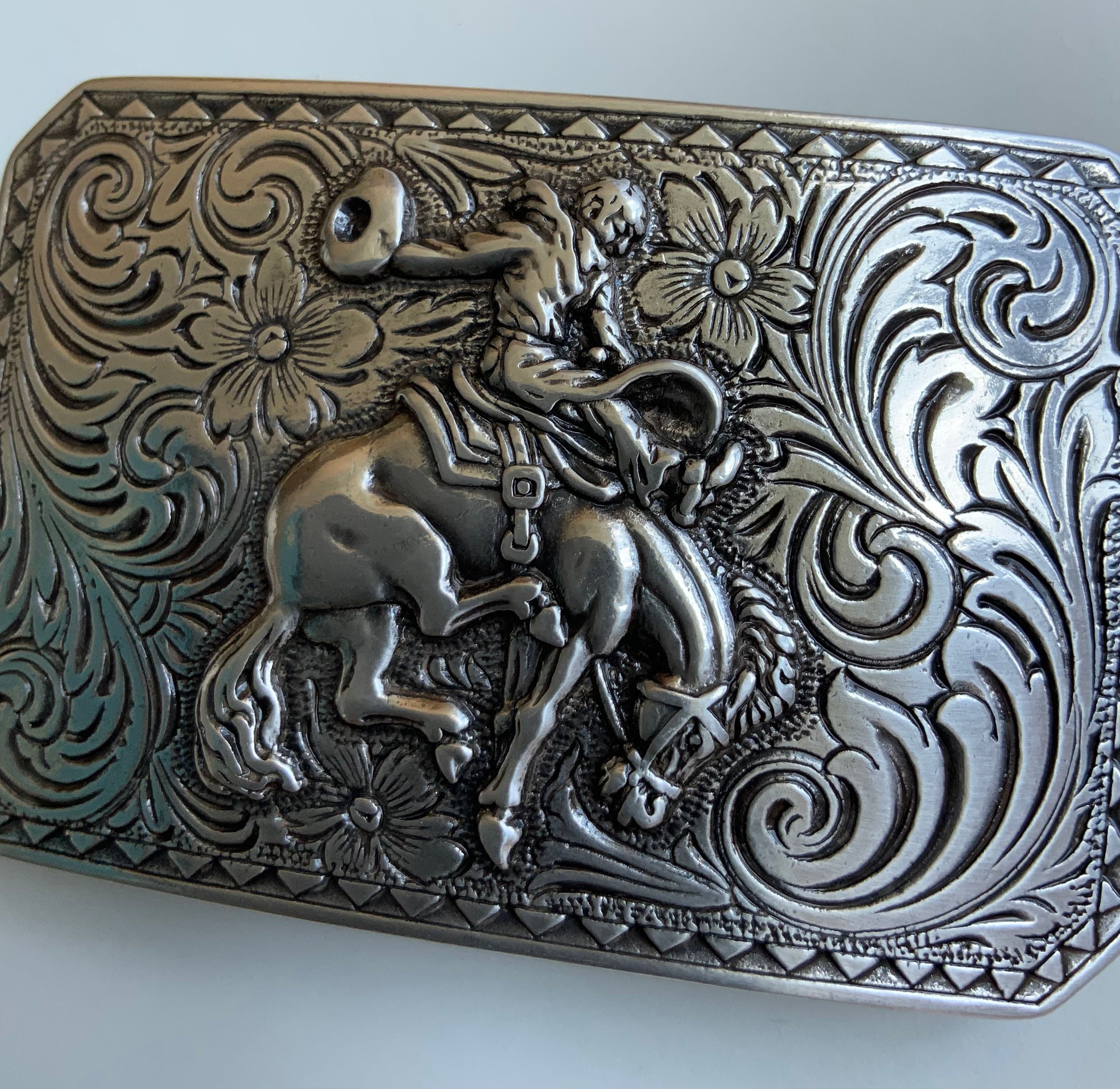 VERN O\'HARA Vintage Huge Bow Silver Tone Belt Buckle With Tremendous Rhinestones Y2K Large Buckle Rhinestone Explosion Belt Like on Rock of  main image 2