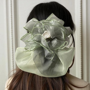 Green Satin Organza Ribbon Hair Clip: Elegant Bouquet Accessory
