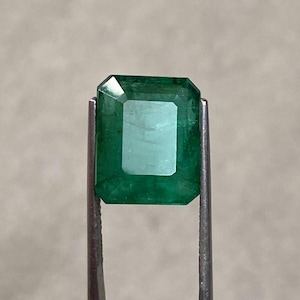Natural Zambian Emerald Cut Gemstone: Jewelry Making & Collecting