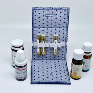 Globulitäschchen “Sterne“ zum Selbstbefüllen mit 6 Gläschen, Homöopathie, Reiseapotheke, Kinderapotheke, Taschenapotheke, Globuli, jeansblau