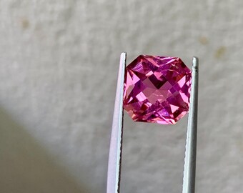 Turmalina natural de origen afgano, tallada a mano, sin calentar