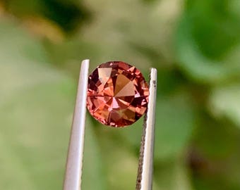 Espinela rosa coral: 1,53 ct, talla redonda, Myanmar