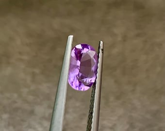 Pieza extra ordinaria de hackmanita 0,65 cts