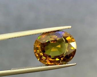 Piedra preciosa esfena natural de 4,95 ct, corte ovalado marrón, origen pakistaní.