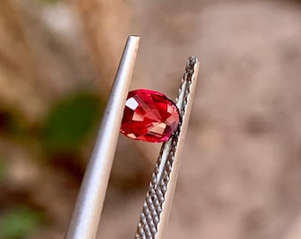 Rubí certificado en laboratorio sin calentar con un peso de 1,68 cts procedente de Afganistán