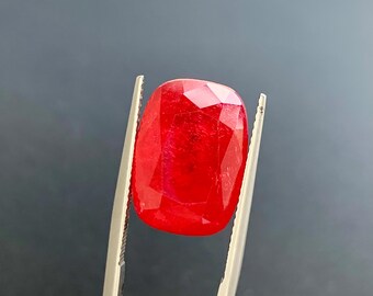 Wunderschöne Rhodonit Stück mit einem Gewicht von 17 cts