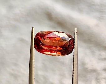 Natürlicher Andesin Edelstein, roter Kissenschliff (4,80 cts)