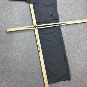 Calça Mammut tamanho adulto médio cinza para caminhadas, montanhismo e atividades ao ar livre, ideal para chuva e outras atividades ao ar livre. imagem 4