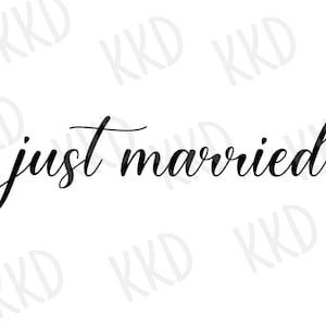 以下が含まれることがあります： 「just married」と書かれた白黒の書道デザインです。