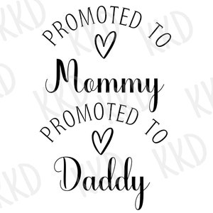 Promovido para Mamãe e Papai SVG, Anúncio de Bebê, Bebê Chegando em Breve SVG, Anúncio de Gravidez SVG, Ideias para Anúncios, Arquivos Cricut Cut