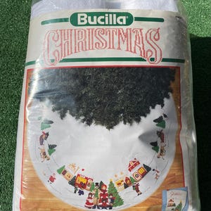 New Open Package VTG Bucilla-A Dickens Christmas Tree 43” Round Felt Skirt Kit