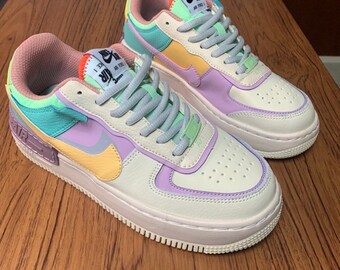 La Air Force 1 de Nike en couleur pastel pour la version Low Suede
