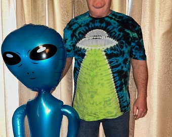Handmade Tie Dye Alien Spaceship T-Shirt – UFO Design • Retro Sci-Fi Shirt • Custom Color Tie Dye