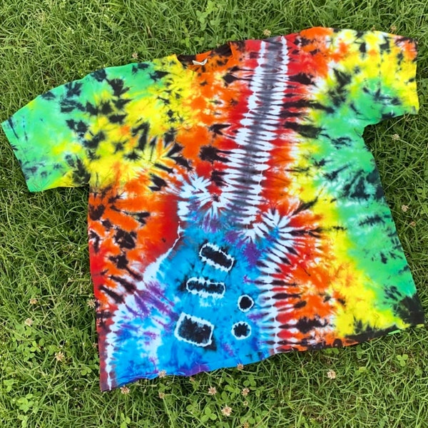 T-shirt personnalisé guitare tie-dye taille jeune ou tout-petit fait main